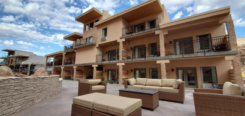 Bluff Dwellings Resort & Spa